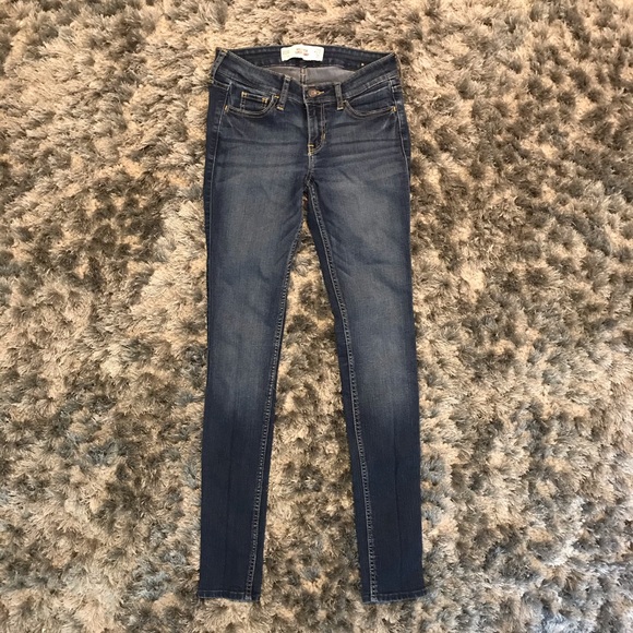 Dark/Medium Wash Hollister Super Skinny Jeans! - Picture 1 of 3